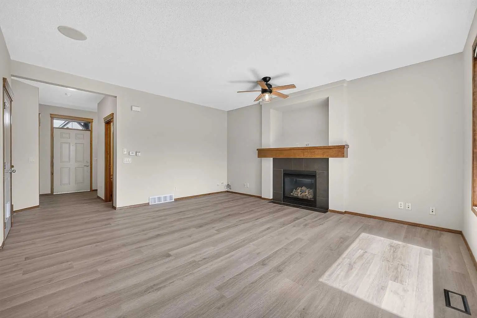 249 Elgin Manor Southeast, Calgary – Residential Detached Listing Photo 10
