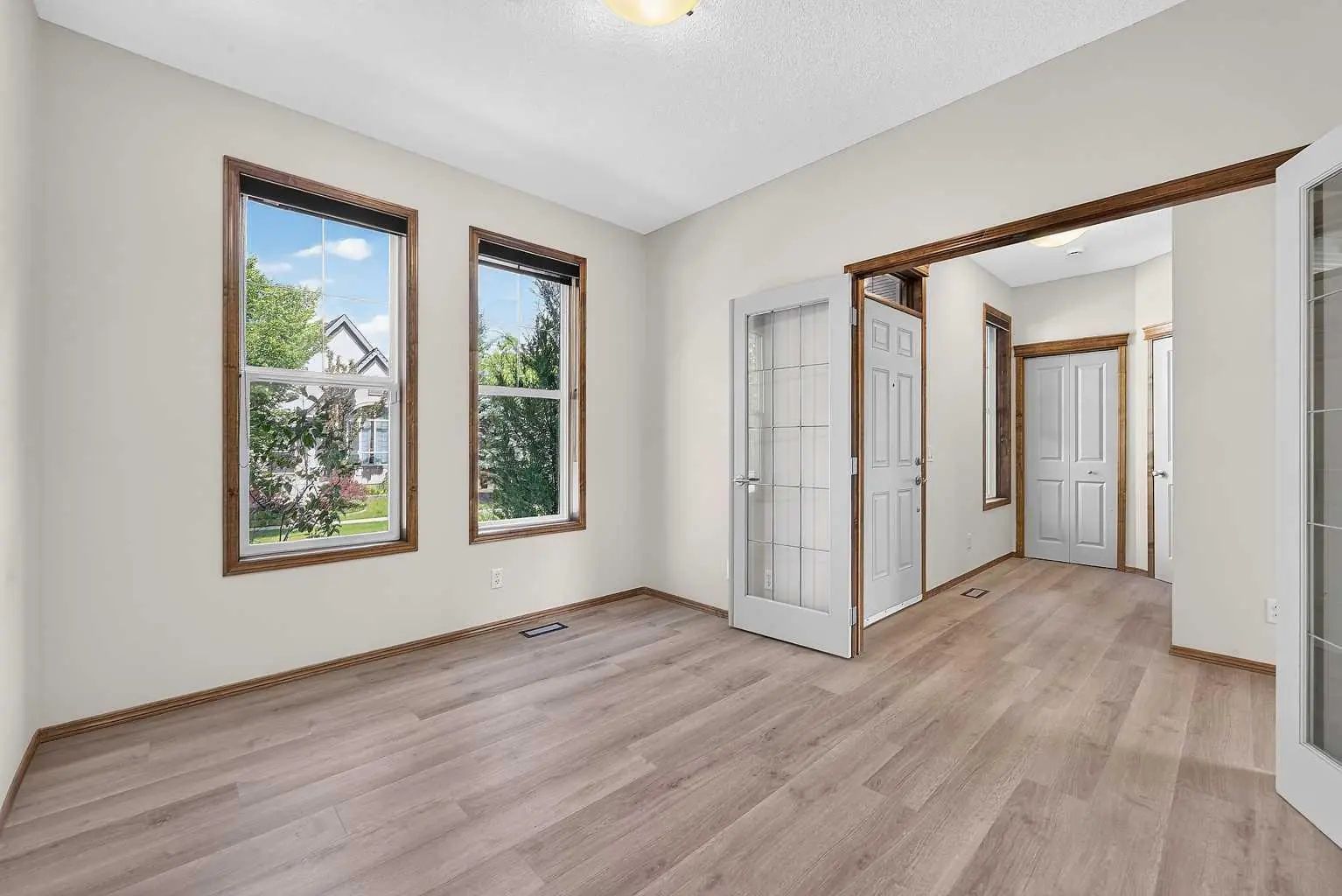 249 Elgin Manor Southeast, Calgary – Residential Detached Listing Photo 4