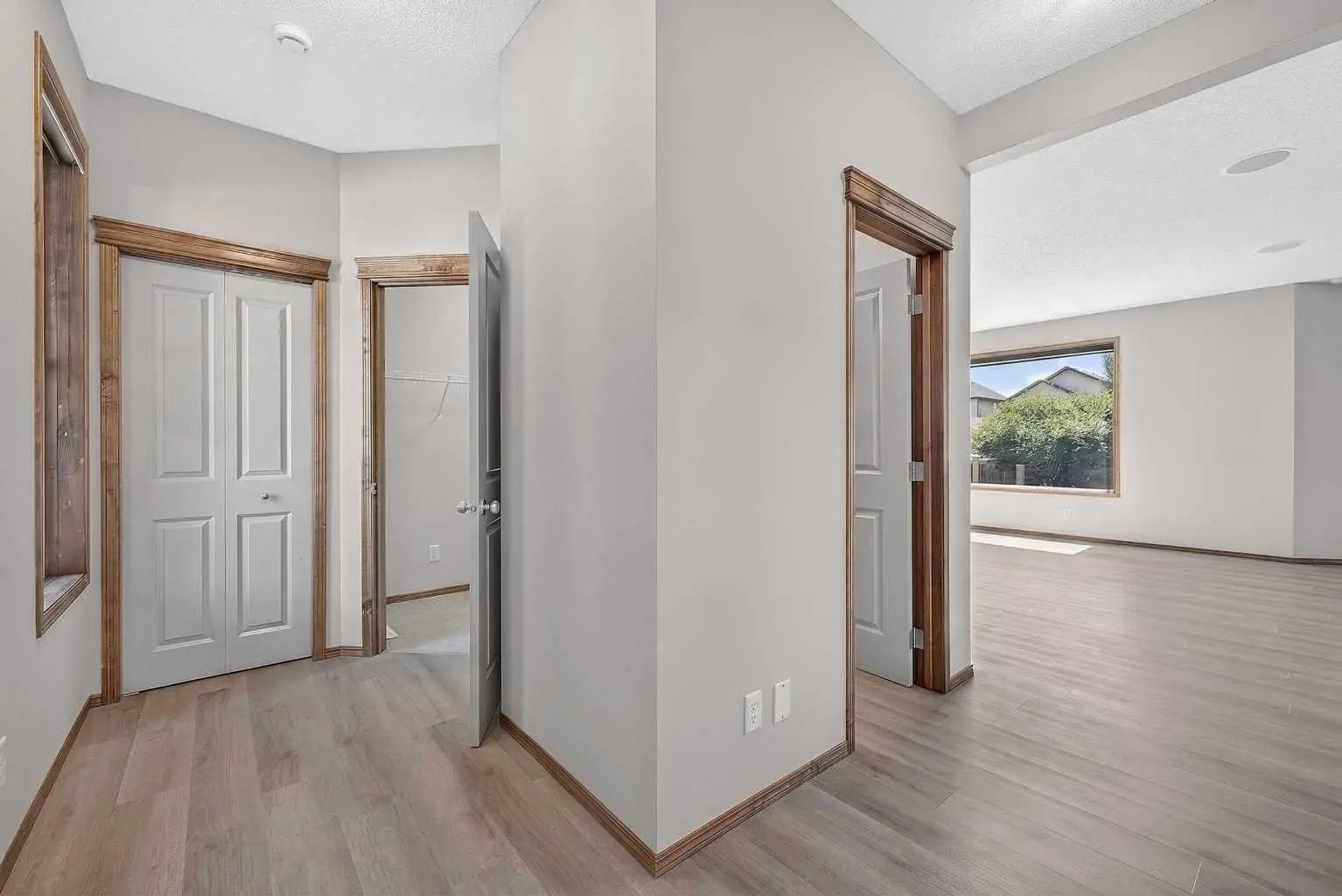 249 Elgin Manor Southeast, Calgary – Residential Detached Listing Photo 7