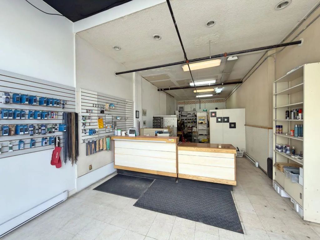 325b 17 Avenue Sw, Calgary