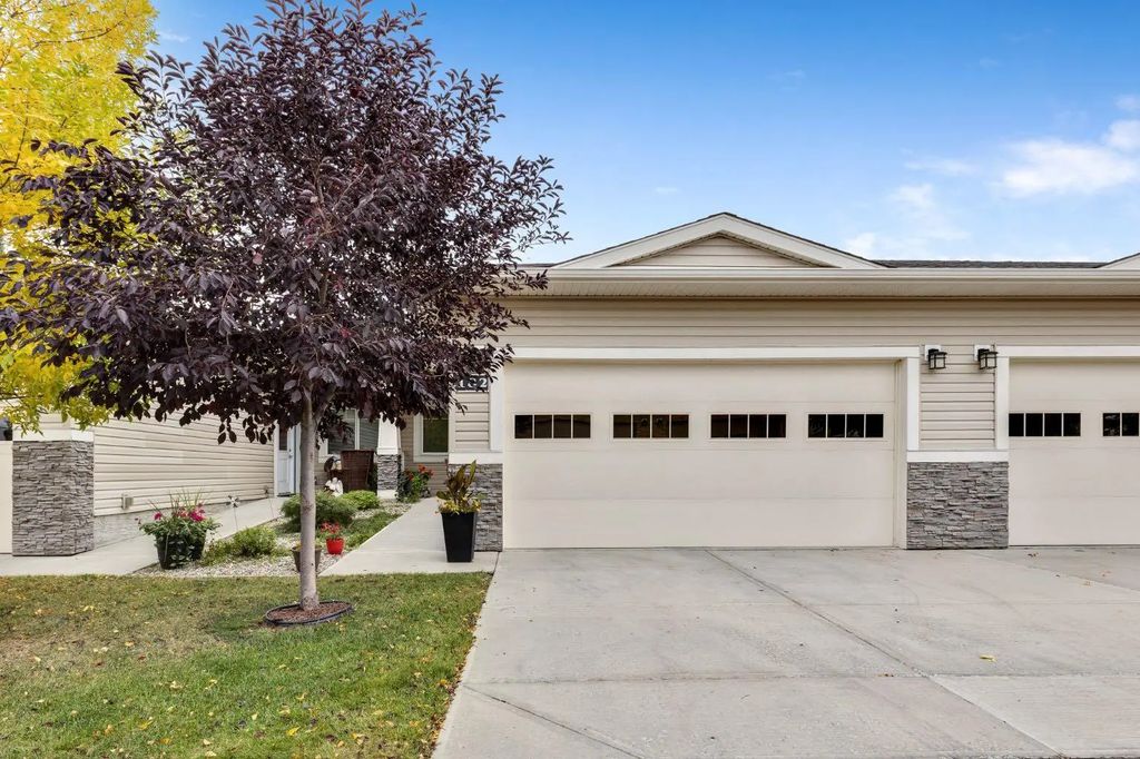 182 Cambridge Glen Drive , Strathmore