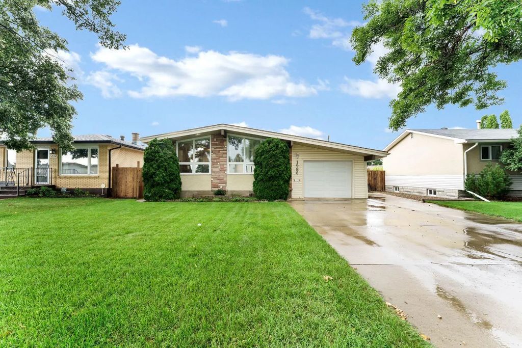 1988 28 Street Se, Medicine Hat