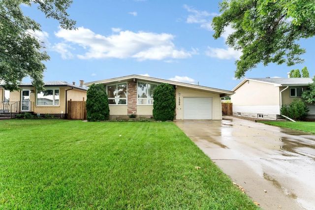 1988 28 Street Se, Medicine Hat