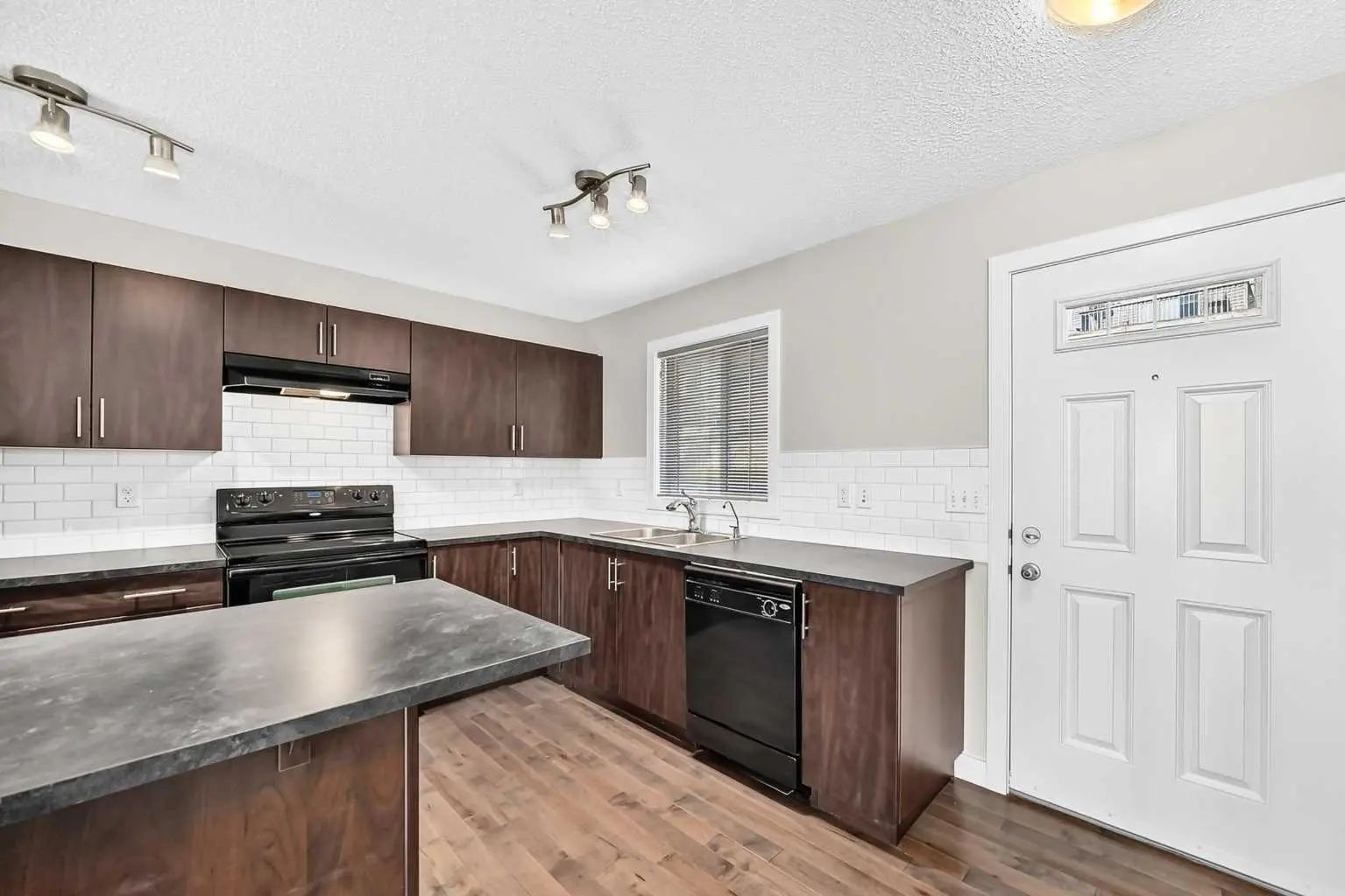152 Pantego Lane Northwest, Calgary – Residential Row/Townhouse Listing Photo 10