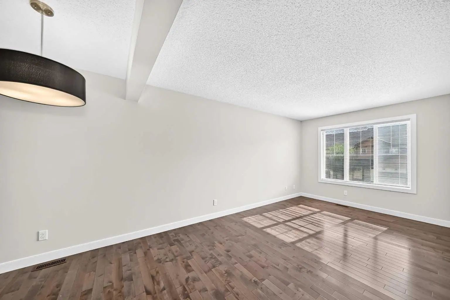 152 Pantego Lane Northwest, Calgary – Residential Row/Townhouse Listing Photo 16
