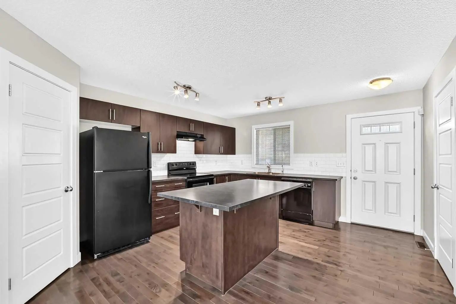 152 Pantego Lane Northwest, Calgary – Residential Row/Townhouse Listing Photo 6