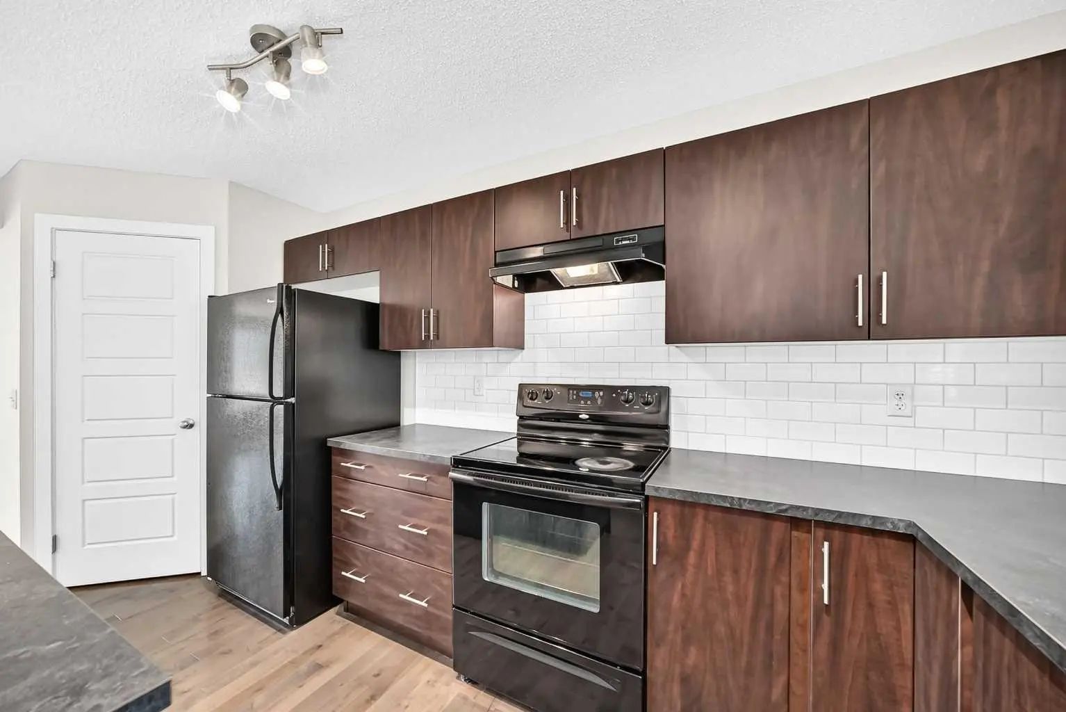 152 Pantego Lane Northwest, Calgary – Residential Row/Townhouse Listing Photo 9