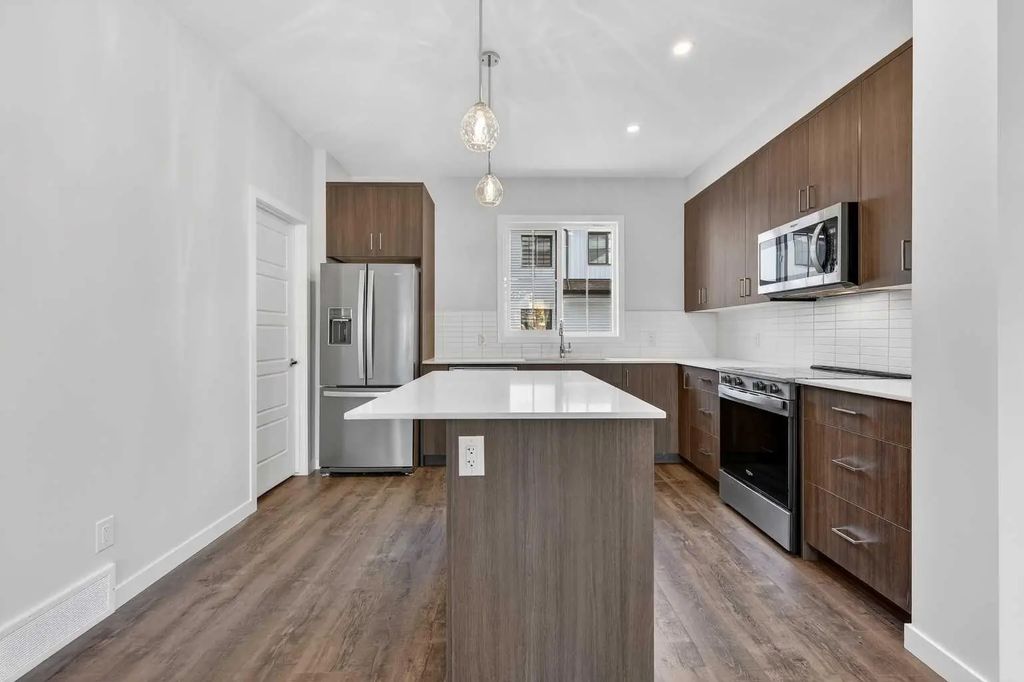 205 1750 Rangeview Drive Se, Calgary