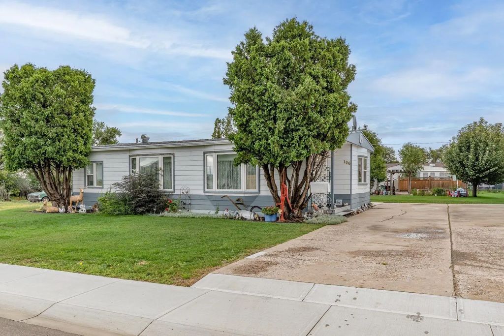 106 2 Street Ne, Redcliff