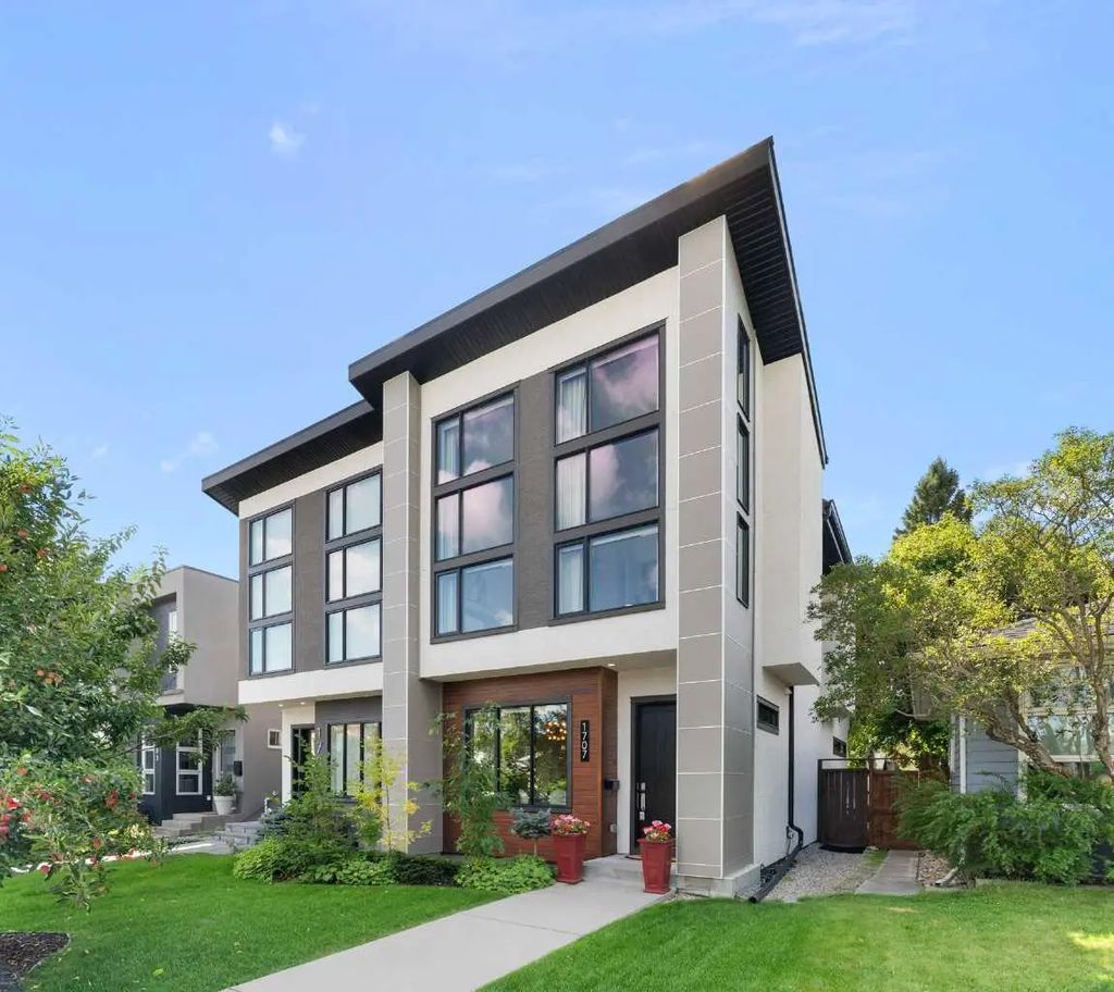 1707 46 Avenue Sw, Calgary
