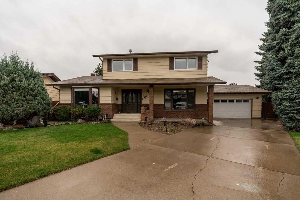 310 Kings Bay S, Lethbridge