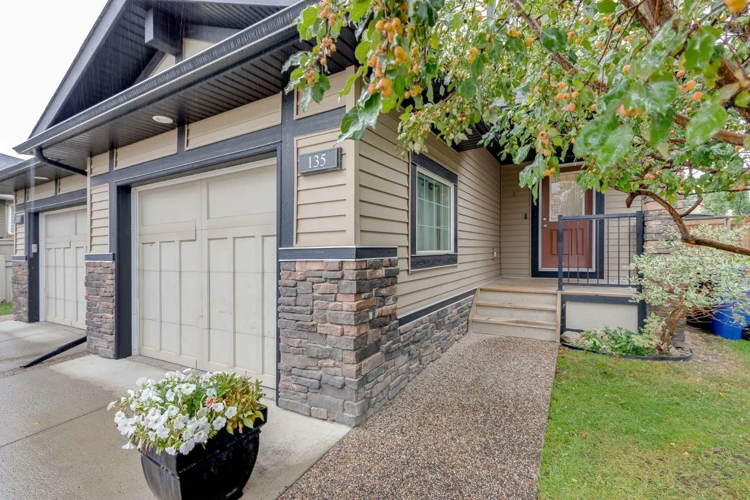 135 Kingsbridge Road Southeast, Airdrie – Residential Semi Detached (Half Duplex) Listing Photo 2