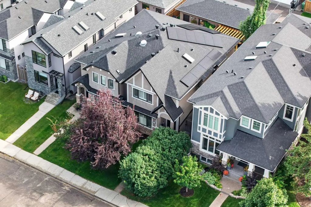 1743 46 Avenue Sw, Calgary