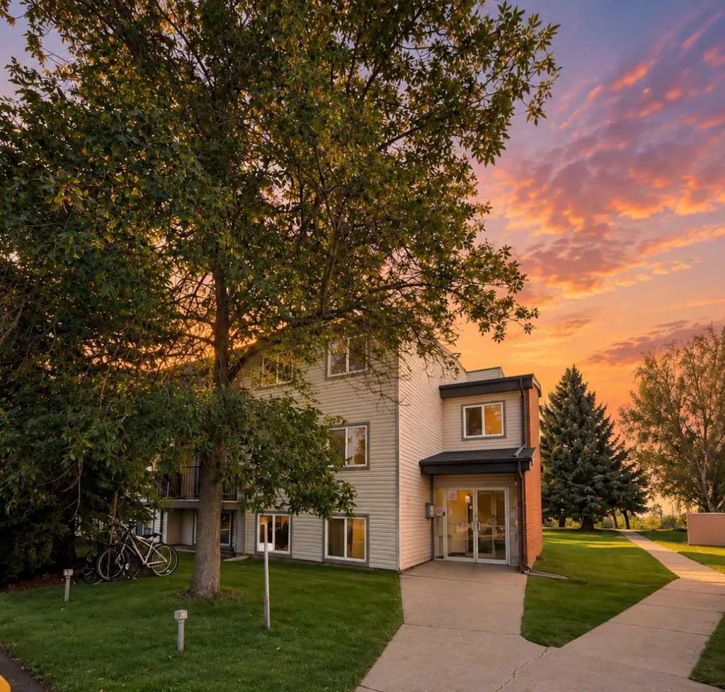 204b 295 Columbia Boulevard W, Lethbridge