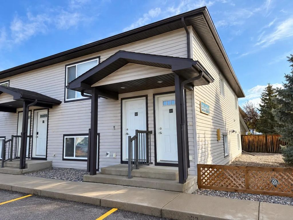 301 2114 18 Avenue , Coaldale