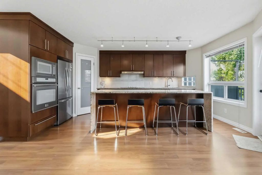 307 Hidden Cove Nw, Calgary