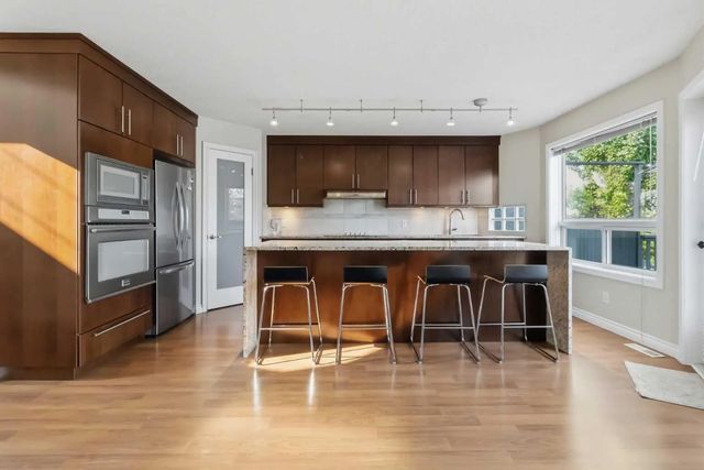 307 Hidden Cove Nw, Calgary