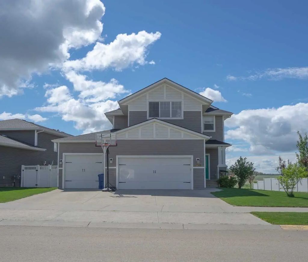 611 Robinson Avenue , Penhold