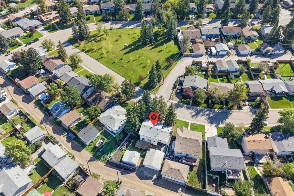 135 Queensland Road Se, Calgary