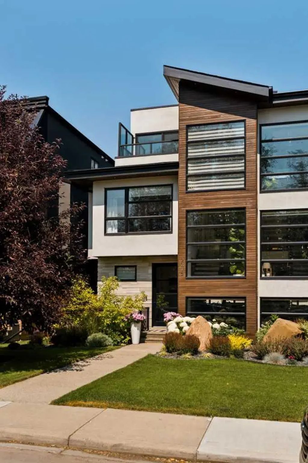 2216 22 Avenue Sw, Calgary