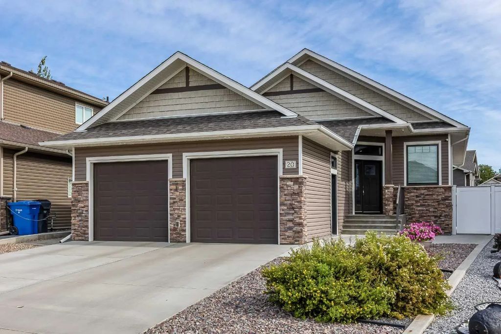 20 Hamptons Crescent Se, Medicine Hat