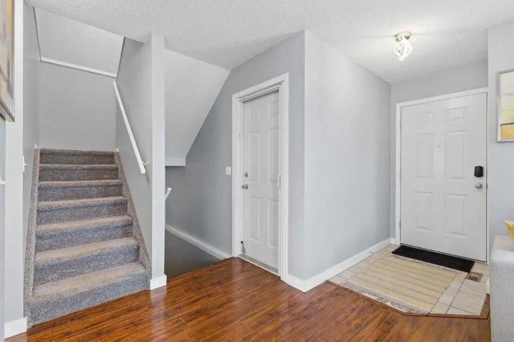 126 Harvest Gold Place Northeast, Calgary – Residential Row/Townhouse Listing Photo 4