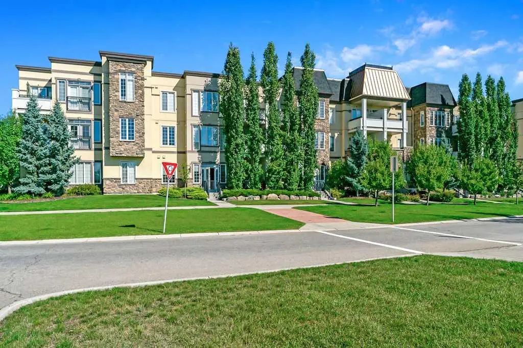 205 39 Quarry Gate Se, Calgary