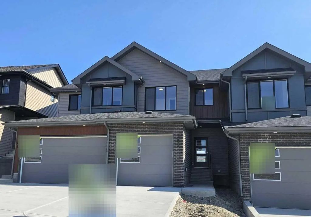 382 Heritage Boulevard , Cochrane