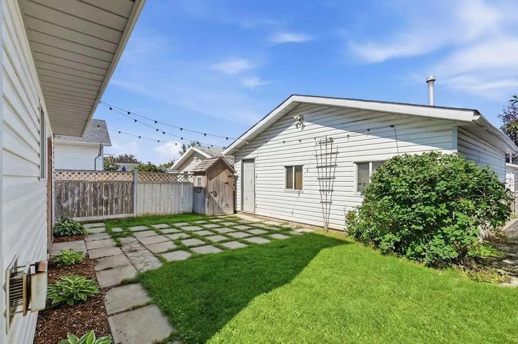 271 Erin Meadow Close Se, Calgary