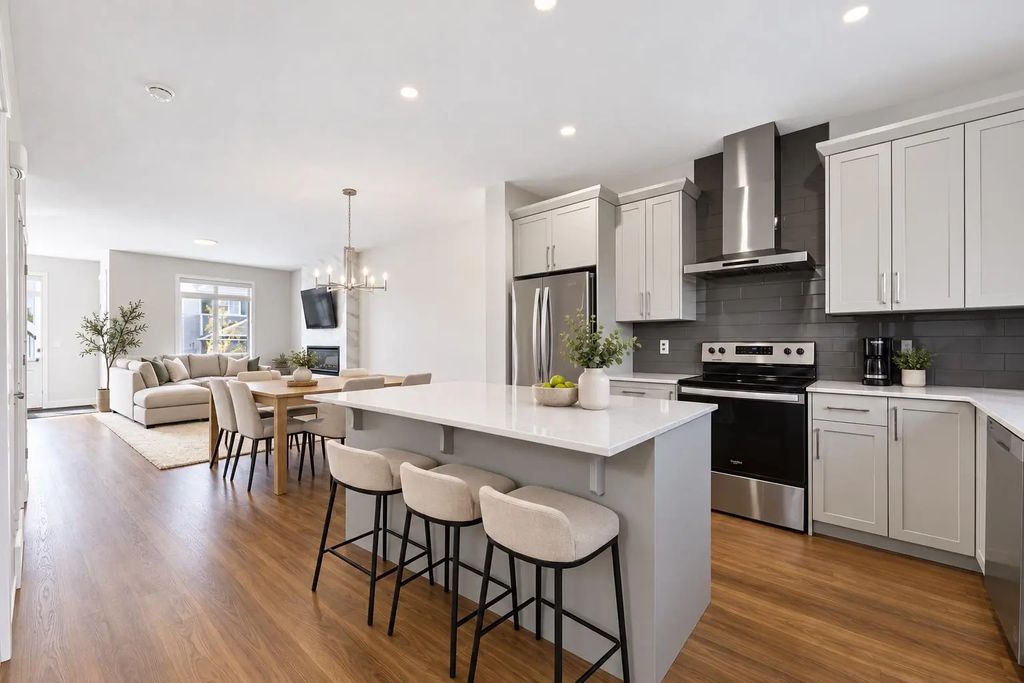 10 Lucas Close Nw, Calgary