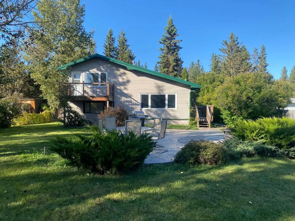 987 1 Avenue Ne, Sundre