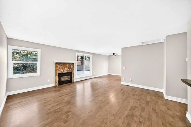 225 33 Glamis Green Sw, Calgary