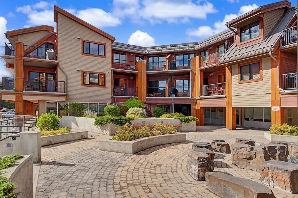 314 1002 8th Avenue , Canmore