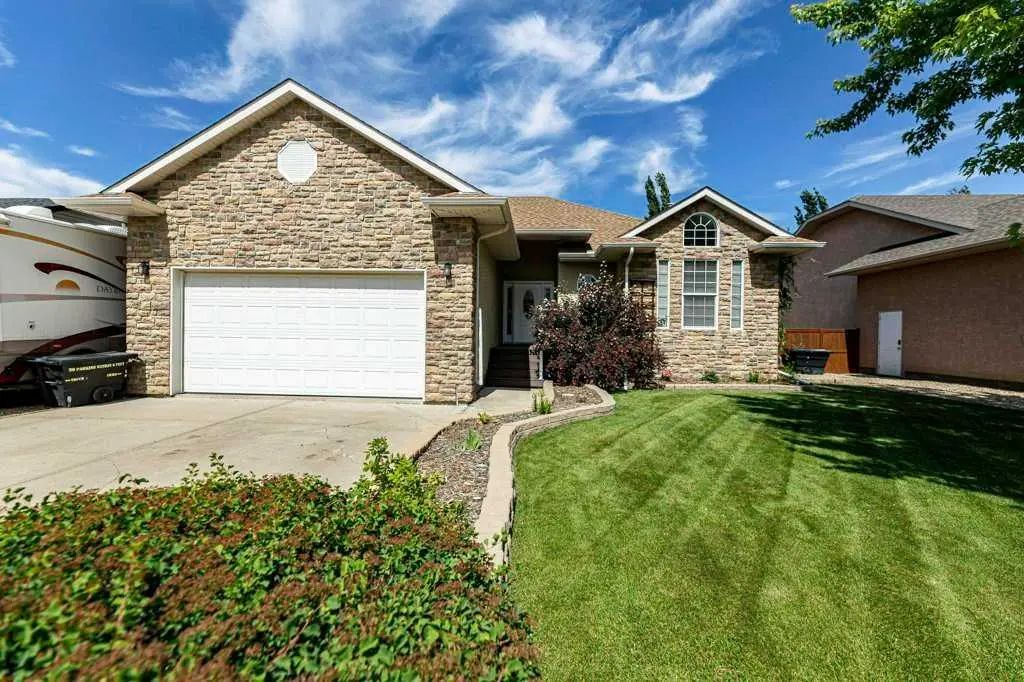 12 Iron Wolf Ridge , Lacombe