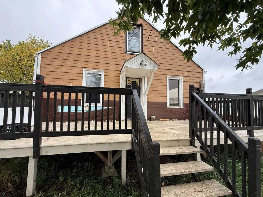 824 1 Avenue , Hines Creek