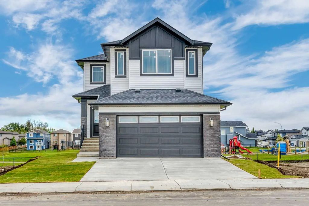 112 Lakewood  , Strathmore