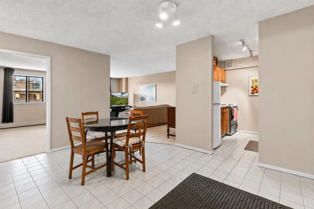 704 718 12 Avenue Sw, Calgary