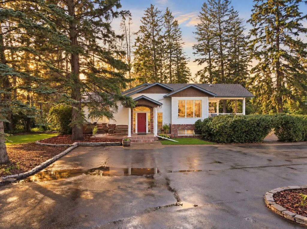 18 College Park Drive , Red Deer