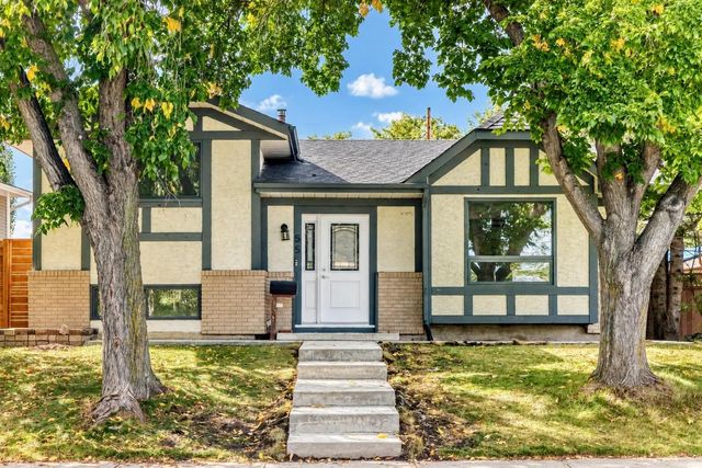 55 Mckinley Way Se, Calgary