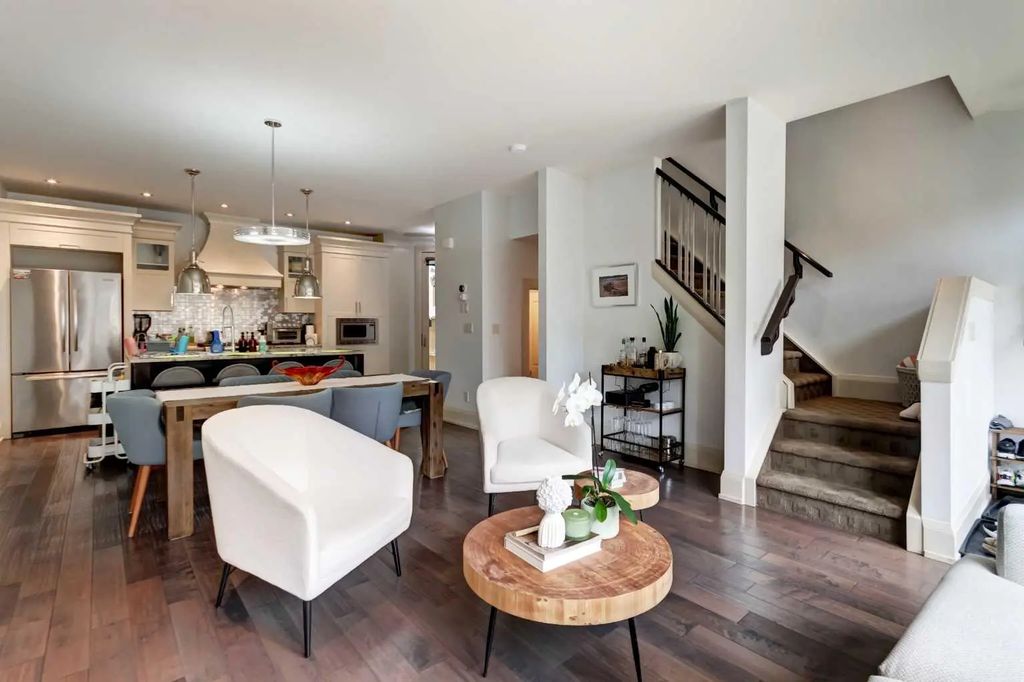 2 1934 36 Street Sw, Calgary