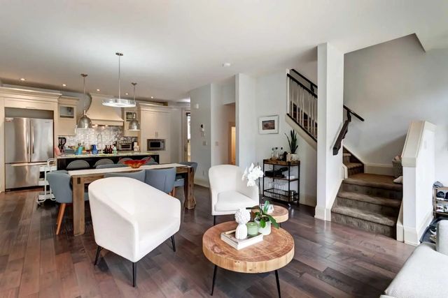 2 1934 36 Street Sw, Calgary