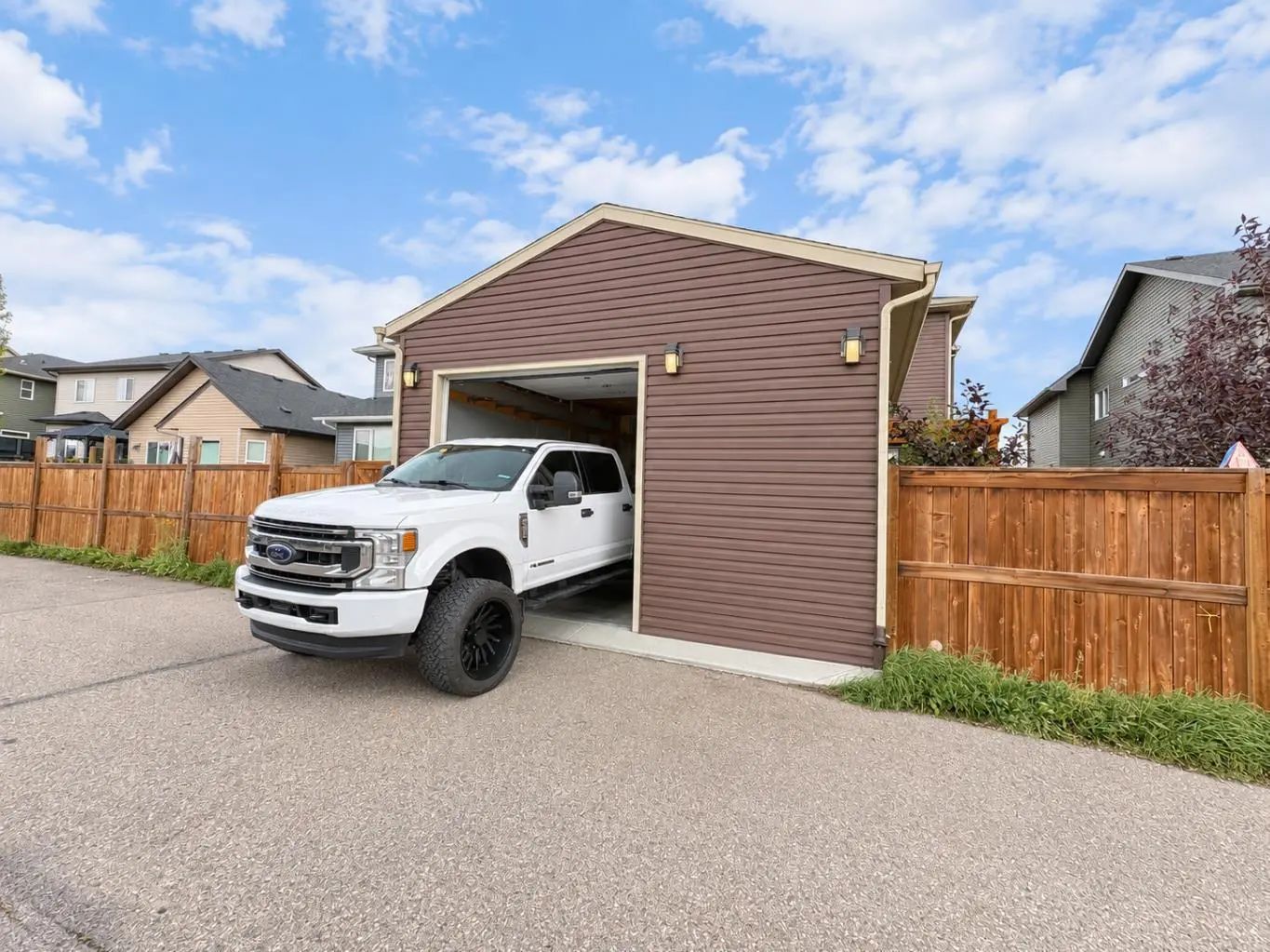2584 Ravenslea Gardens Southeast, Airdrie – Residential Detached Listing Photo 2