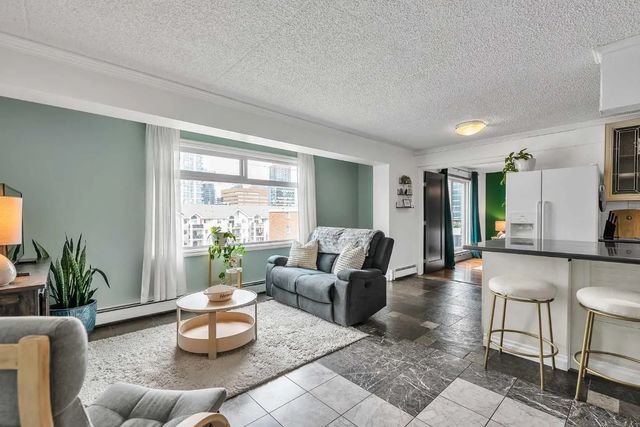605 128 15 Avenue Sw, Calgary