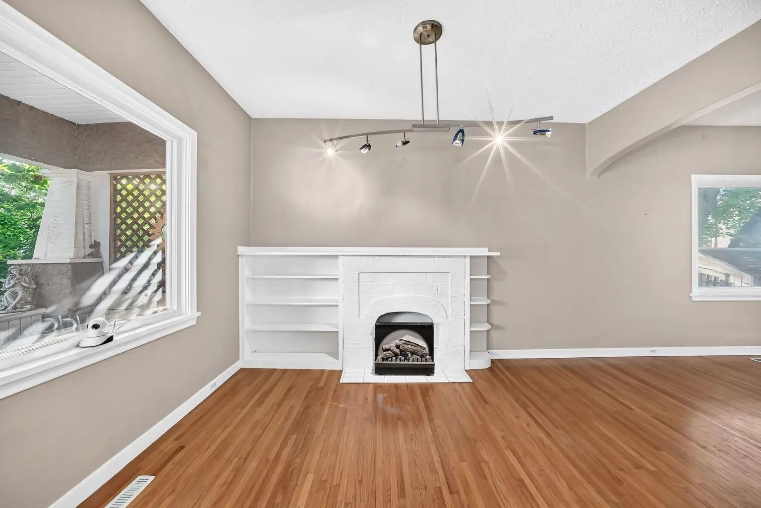 466 22 Avenue Northwest, Calgary – Residential Detached Listing Photo 4
