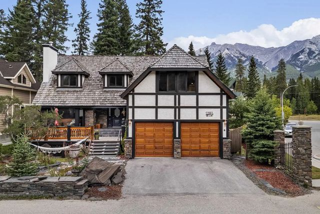 12 Woodside Lane , Canmore