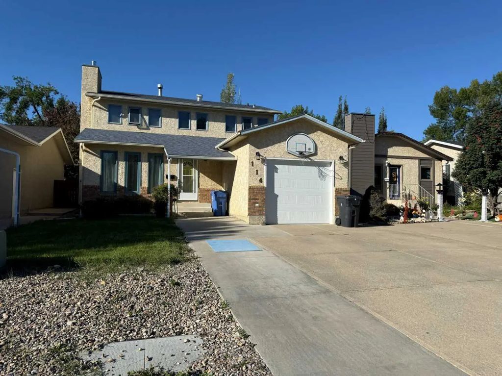 114 Red Crow Boulevard W, Lethbridge