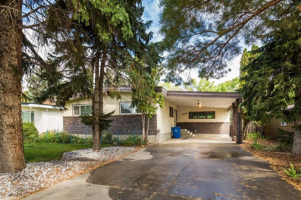 317 Laval Boulevard W, Lethbridge