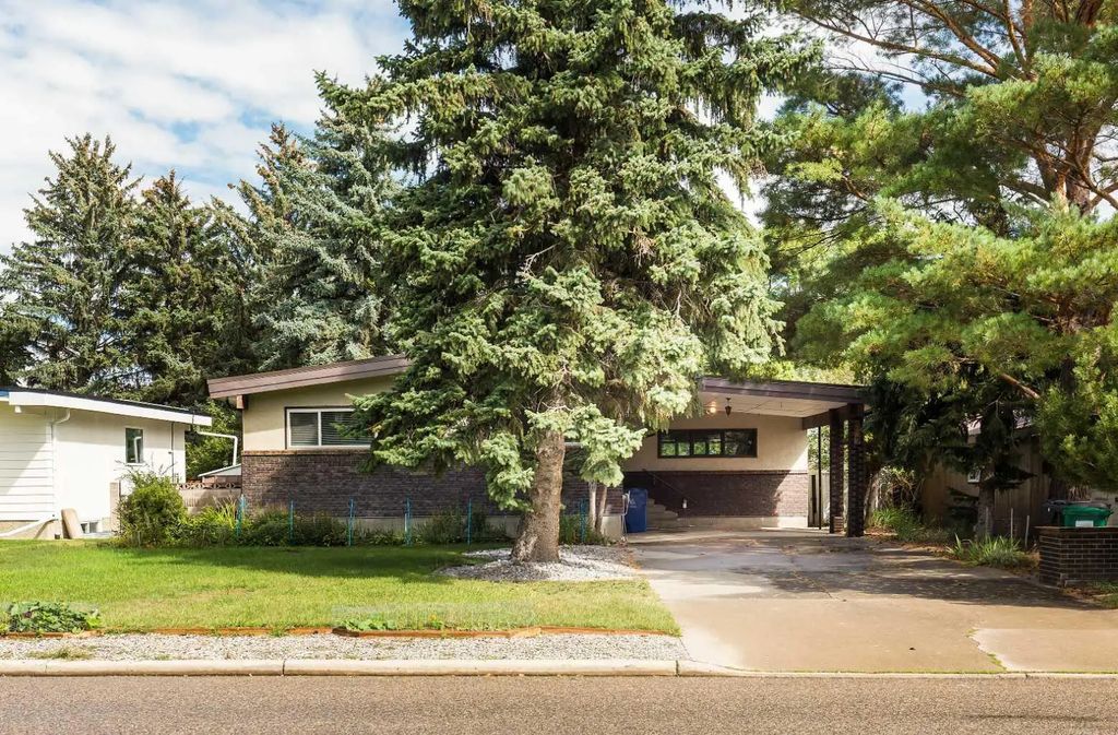 317 Laval Boulevard W, Lethbridge
