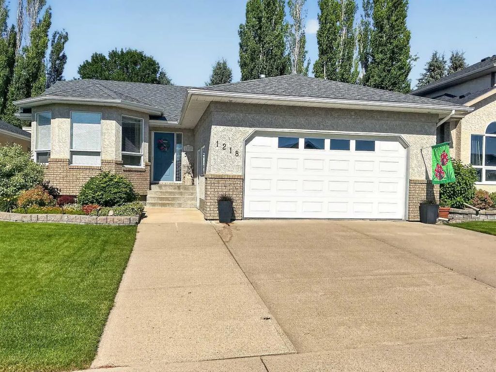1218 Great Lakes Place S, Lethbridge
