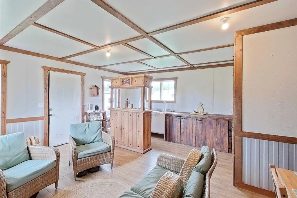 38 10428 735 Township Road  , Rural Big Lakes County